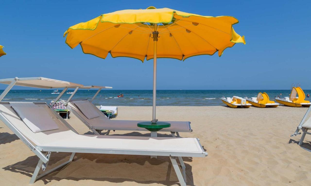 Hotel A Casa Nostra Римини Экстерьер фото