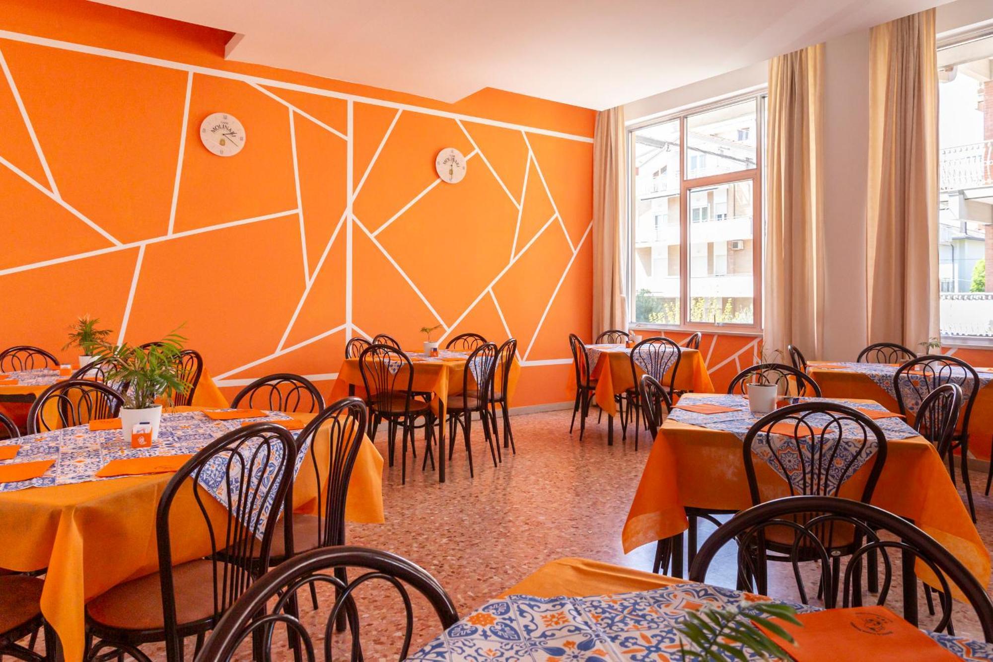 Hotel A Casa Nostra Римини Экстерьер фото