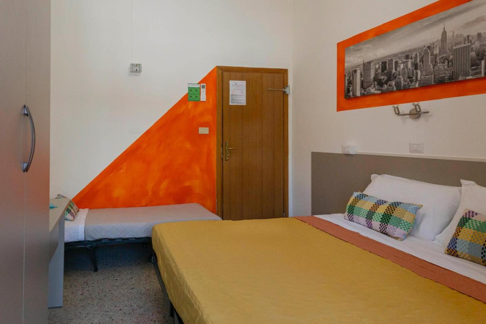 Hotel A Casa Nostra Римини Экстерьер фото
