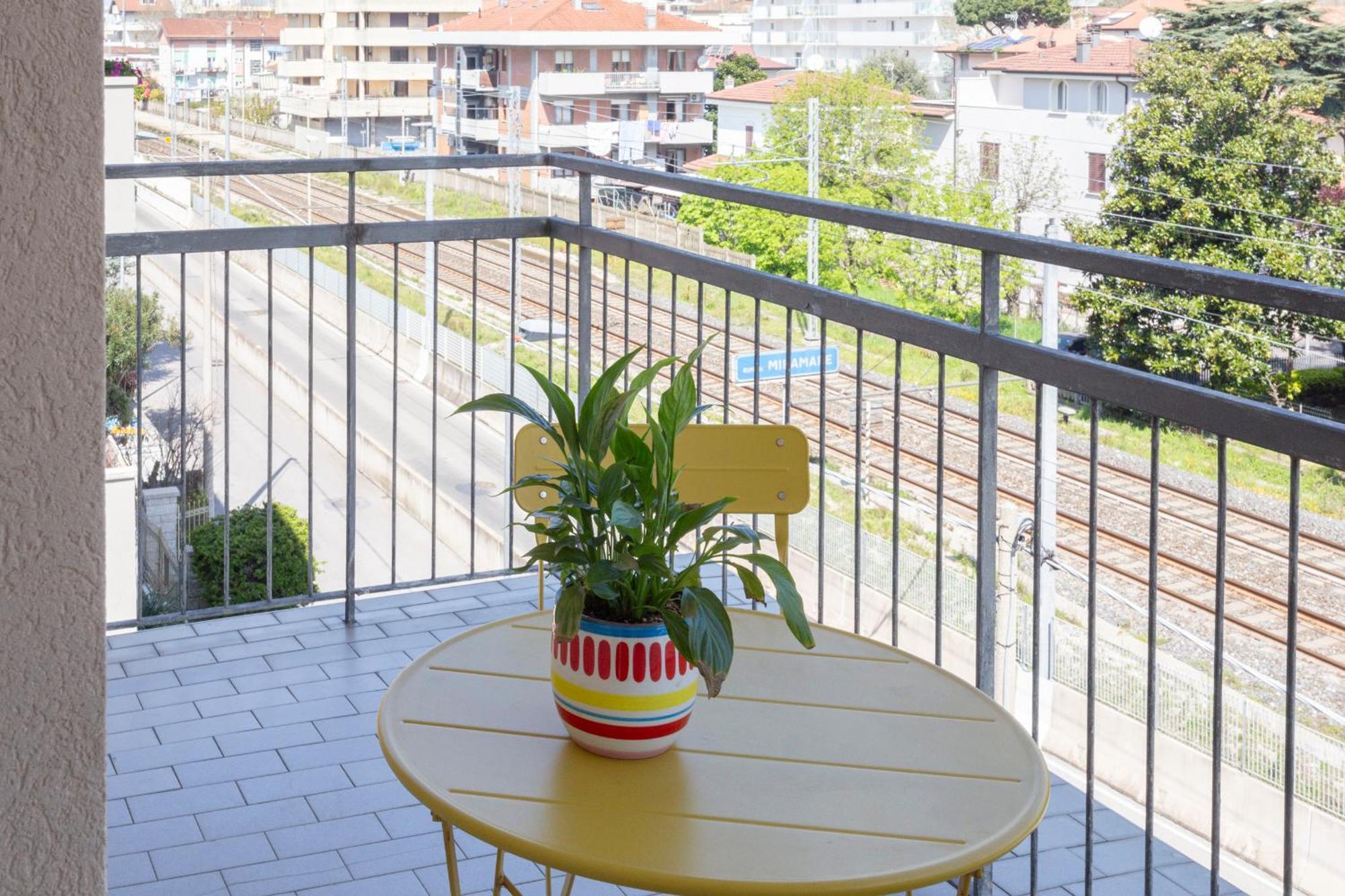 Hotel A Casa Nostra Римини Экстерьер фото