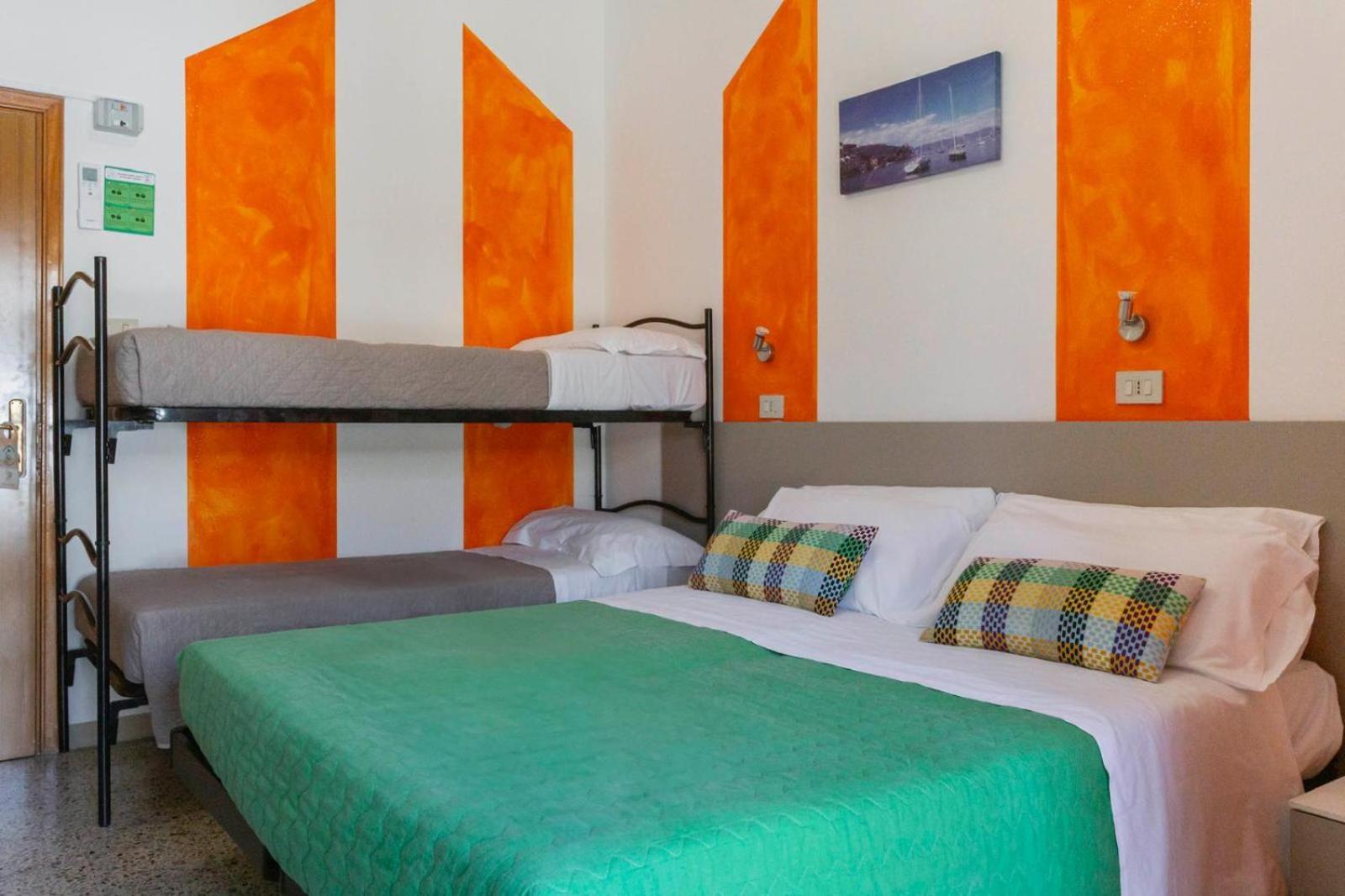 Hotel A Casa Nostra Римини Экстерьер фото
